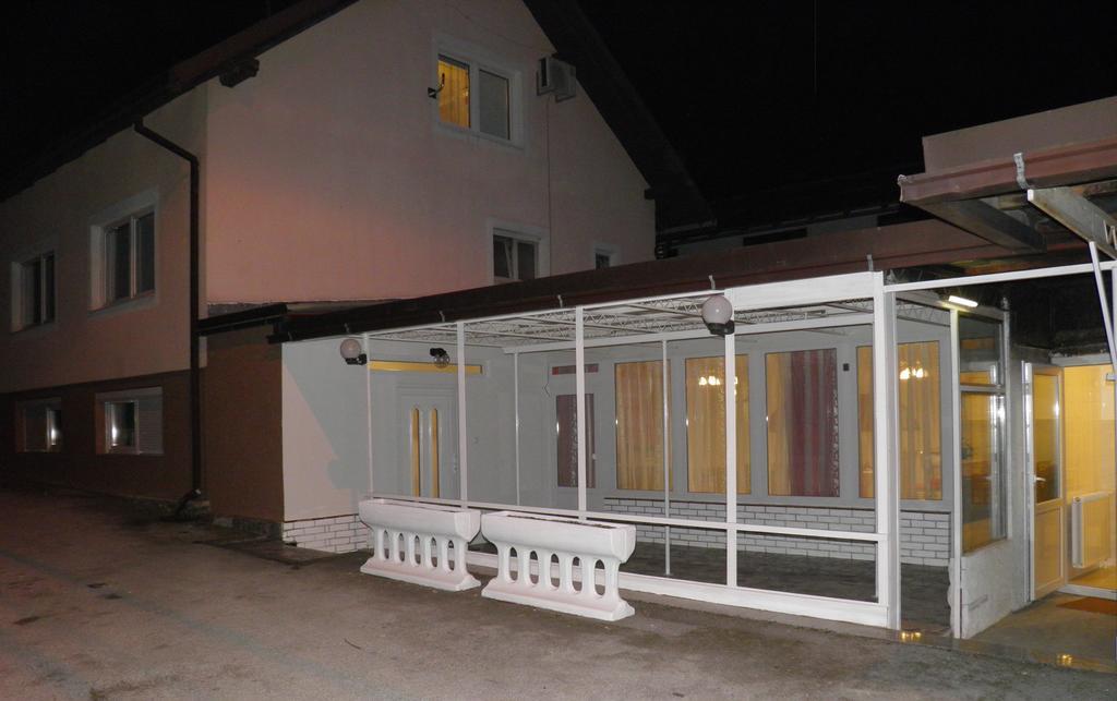Apartman Marko Ogulin Exterior foto