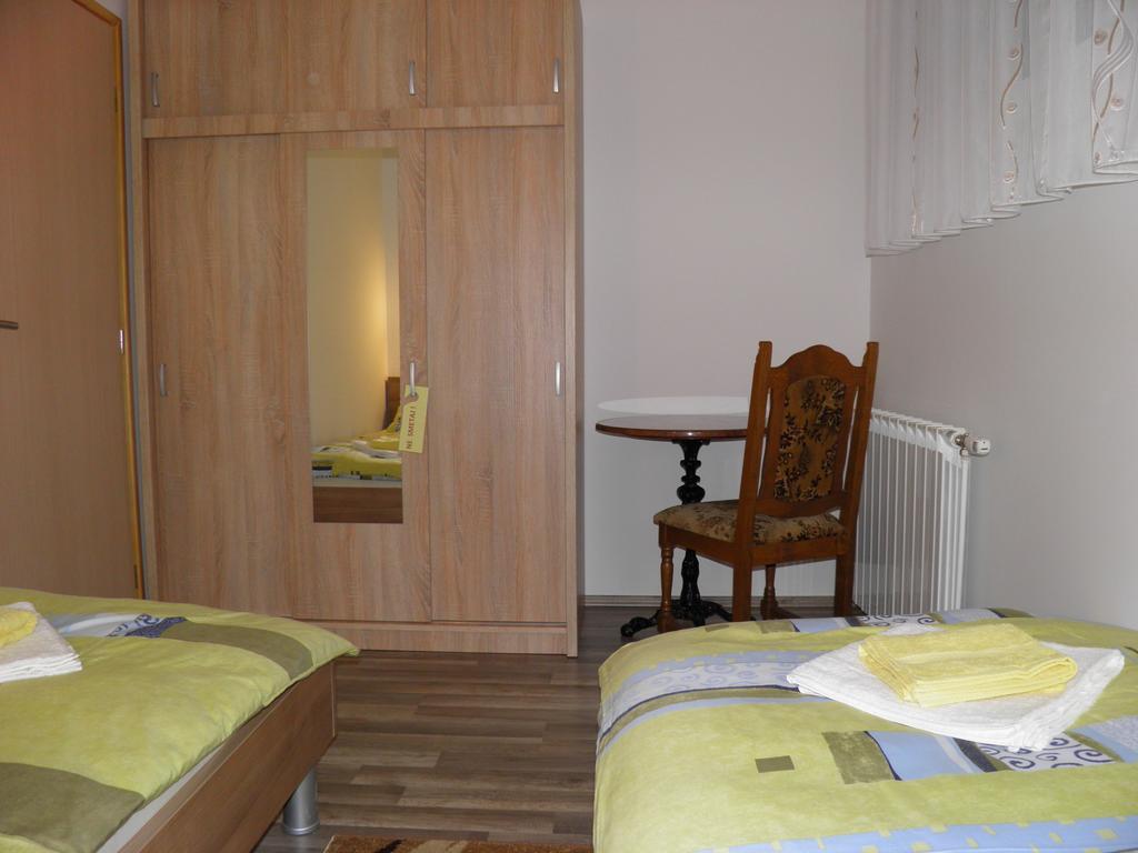 Apartman Marko Ogulin Exterior foto