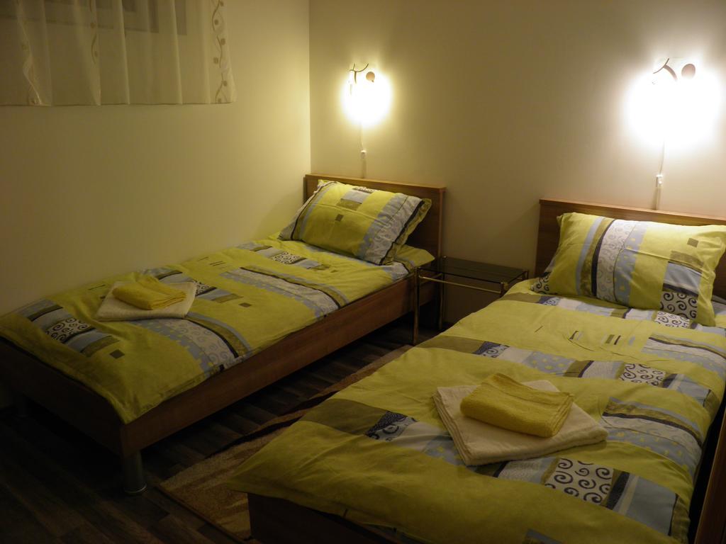 Apartman Marko Ogulin Exterior foto
